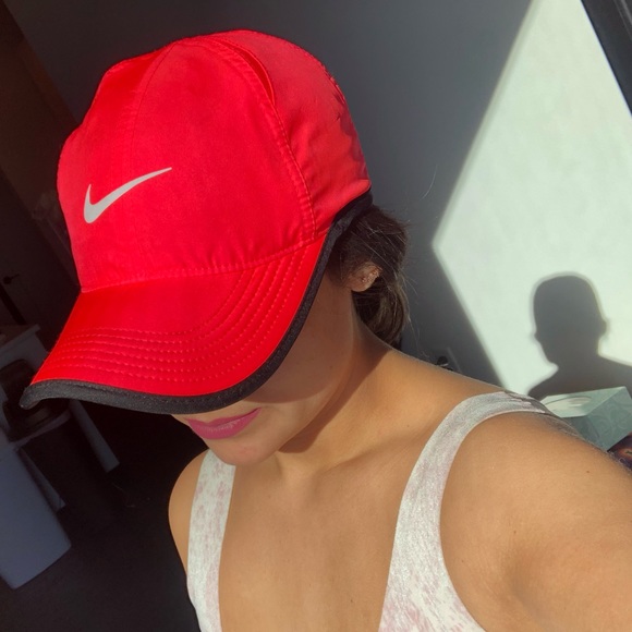 Hot pink nike sports hat - Picture 2 of 3